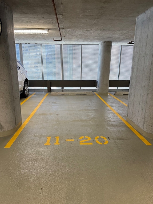 600 N Fairbanks Ct unit P1120, Chicago, IL 60611 - photo 2