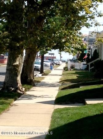 Green street to the beach