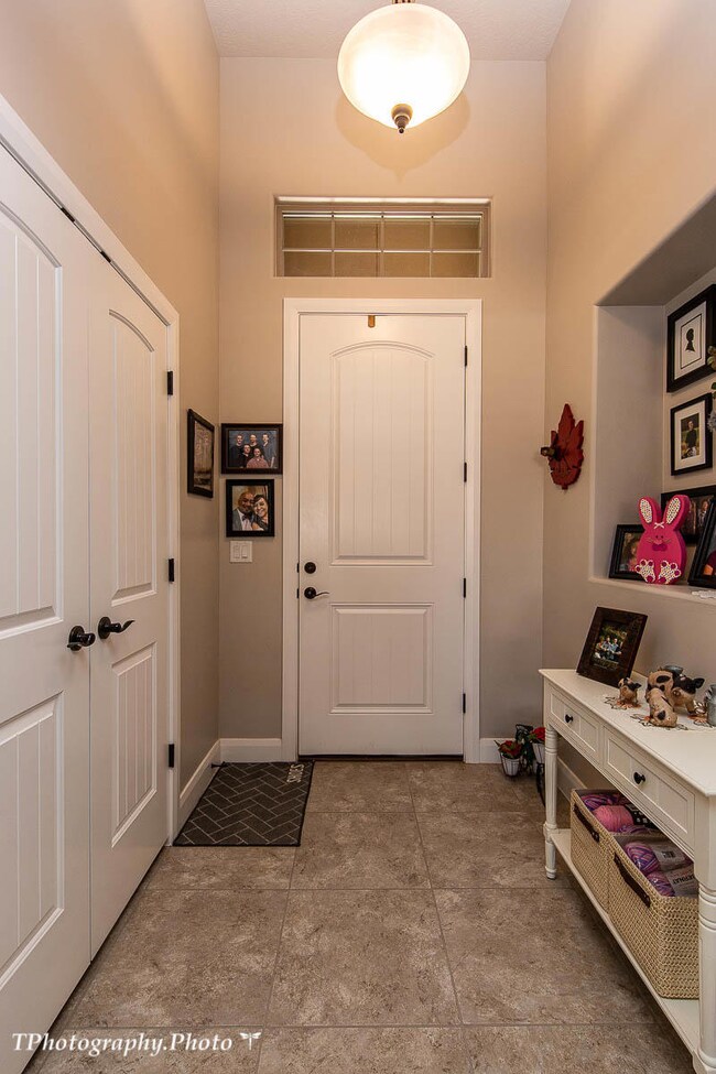 1067 N Lesa Lane-5