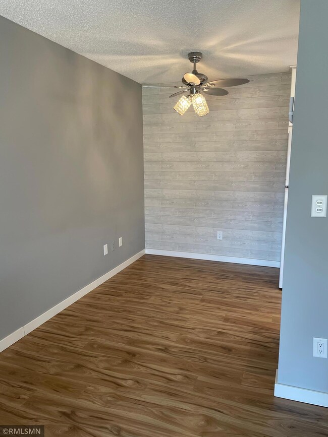 2800 Hillsboro Ave N unit 105, New Hope, MN 55427 - photo 6