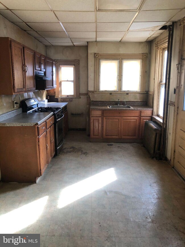 521 Howard Ave, Lancaster, PA 17602 - photo 2