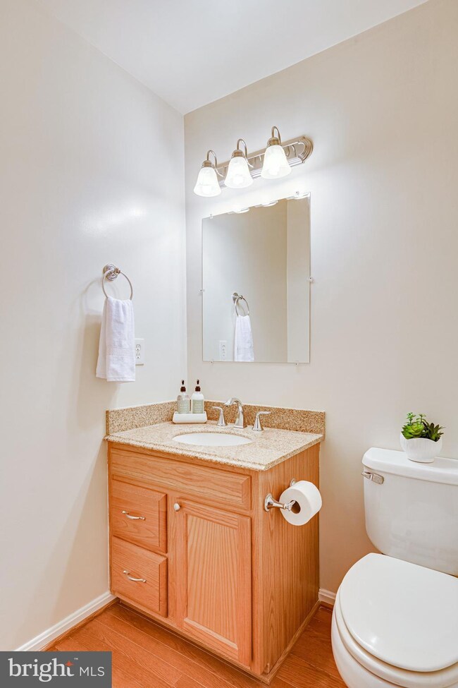 9249 Cardinal Forest Ln unit 202, Lorton, VA 22079 - photo 6