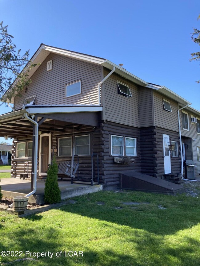 22 Smiths Pond Rd, Dallas, PA 18612 - photo 2