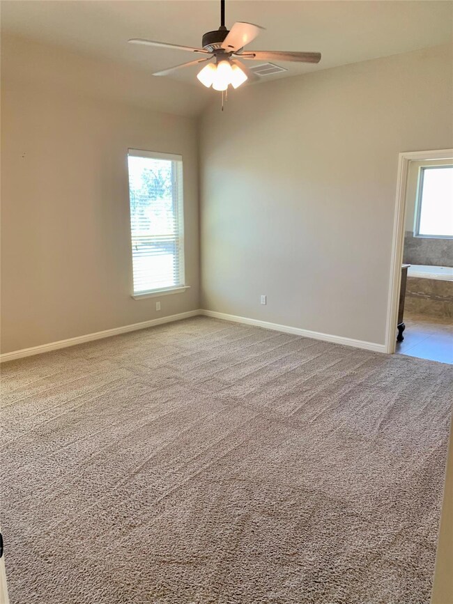 3803 Upper Lake Cir, Granbury, TX 76049 - photo 7