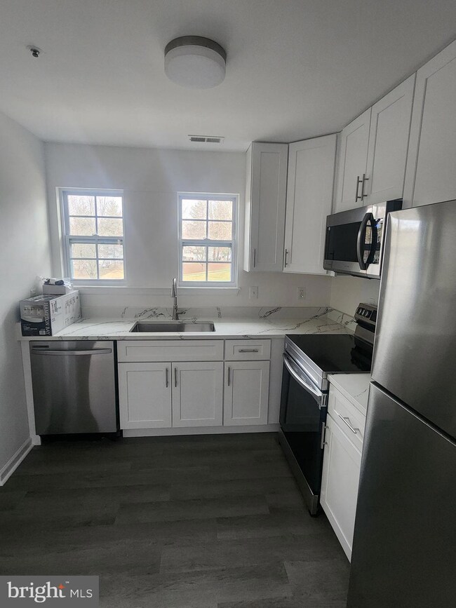 1002 Barnesbury Ct, Capitol Heights, MD 20743 - photo 4