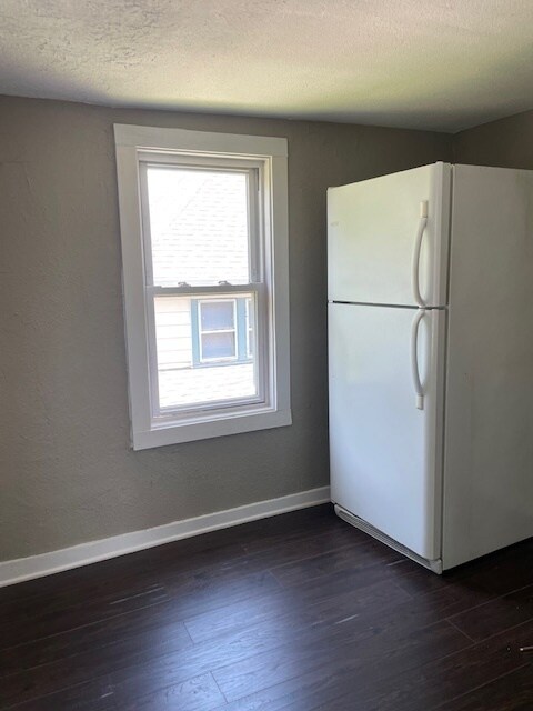 2233 E Lynn St, Anderson, IN 46016 - photo 6