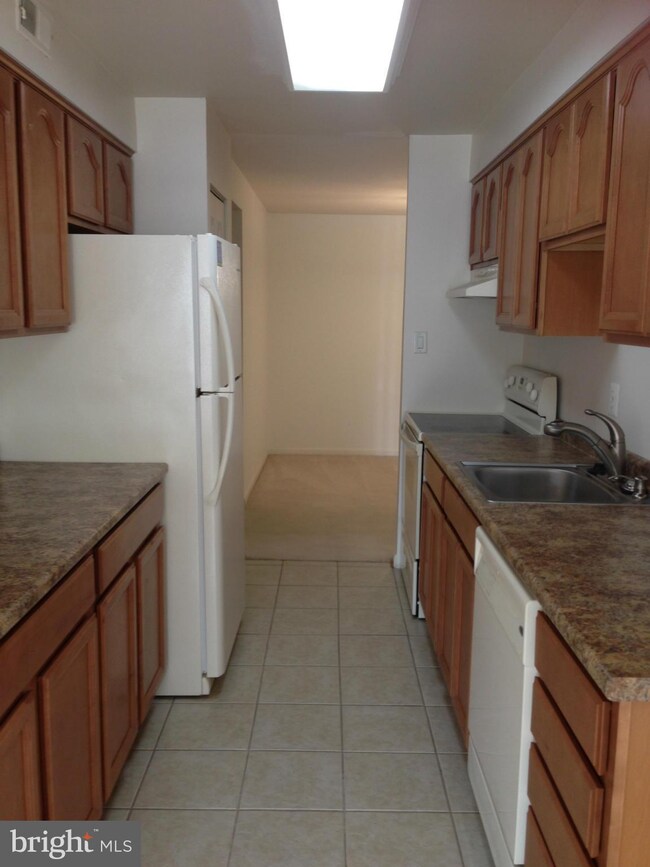 425 Christopher Ave unit T-1, Gaithersburg, MD 20879 - photo 6