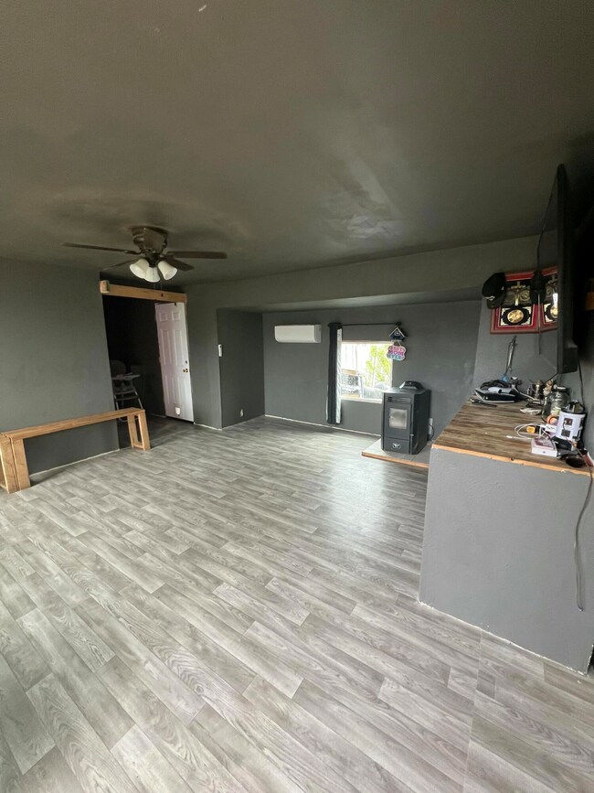 Entry/Livingroom