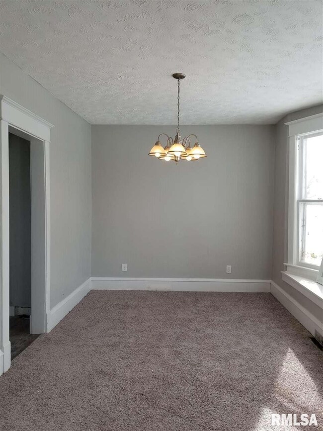 615 E High St, Davenport, IA 52803 - photo 3