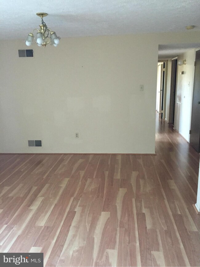 19617 Gunners Branch Rd unit J, Germantown, MD 20876 - photo 2