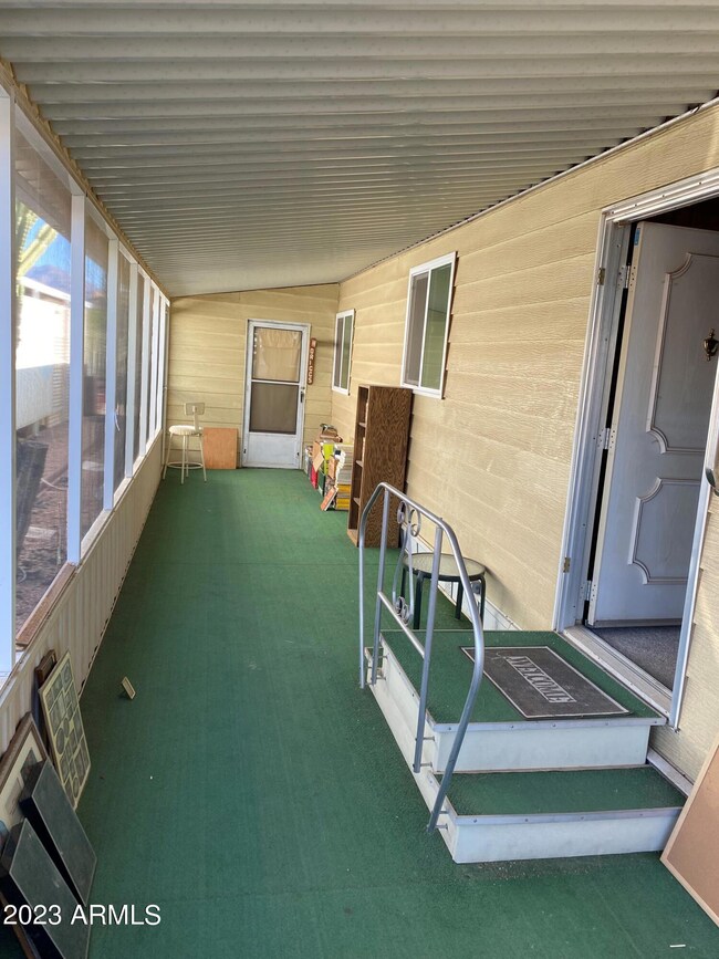 2605 S. Tomahawk #33 Front Patio