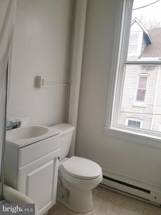 339 Mulberry St, Reading, PA 19604 - photo 7