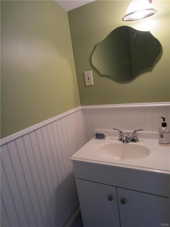 First Floor 1/2 bath