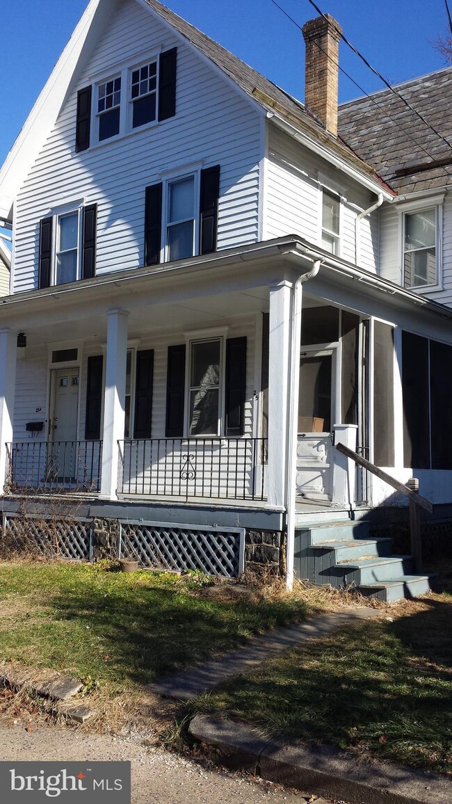 25 N Penrose St unit 1, Quakertown, PA 18951 - photo 2