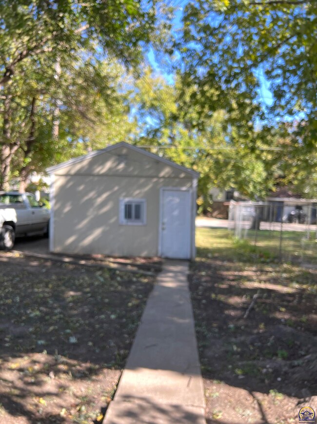 1620 SW Clay St, Topeka, KS 66604 - photo 6