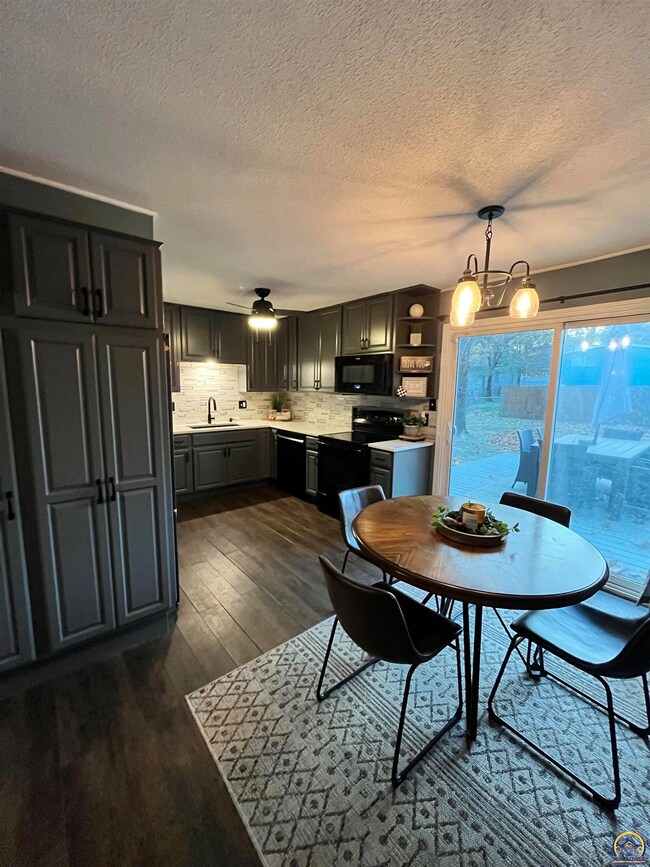 3337 SW Arrowhead Rd, Topeka, KS 66614 - photo 7