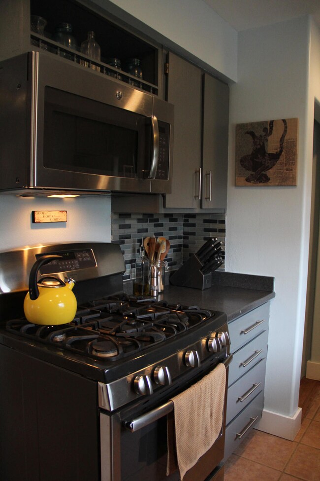 Kitchen V (2)