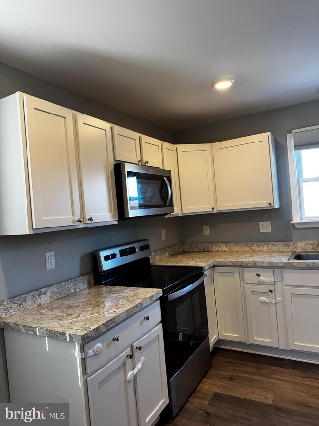 487 Stonewall St, Strasburg, VA 22657 - photo 3