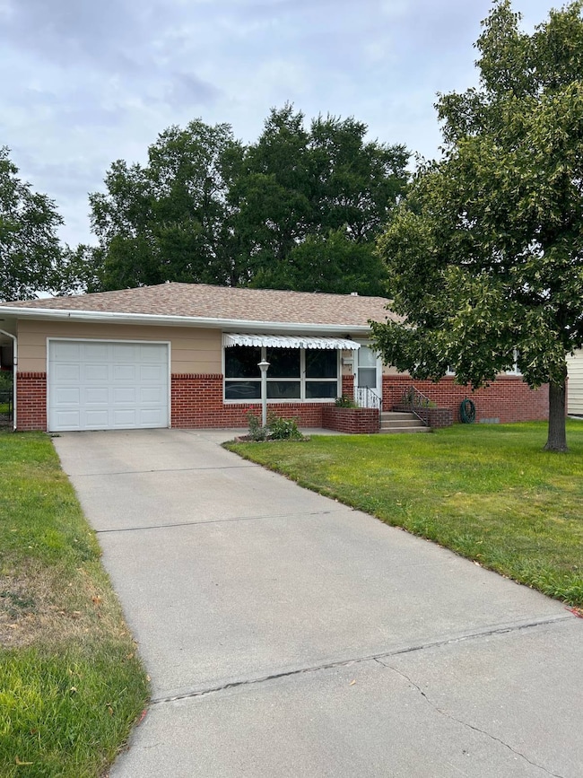 353 Beech St, Chadron, NE 69337 - photo 2