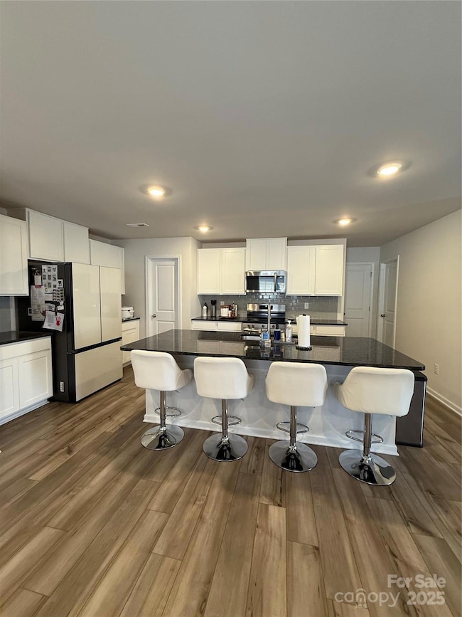 Kitchen and Large Kitchen island