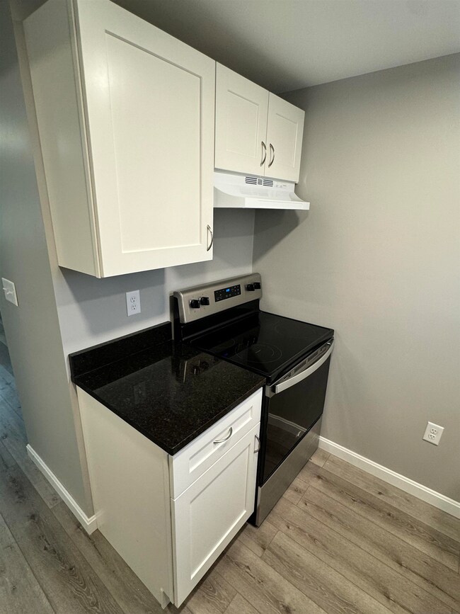 24 Monarch Way unit 201, Portsmouth, NH 03801 - photo 4