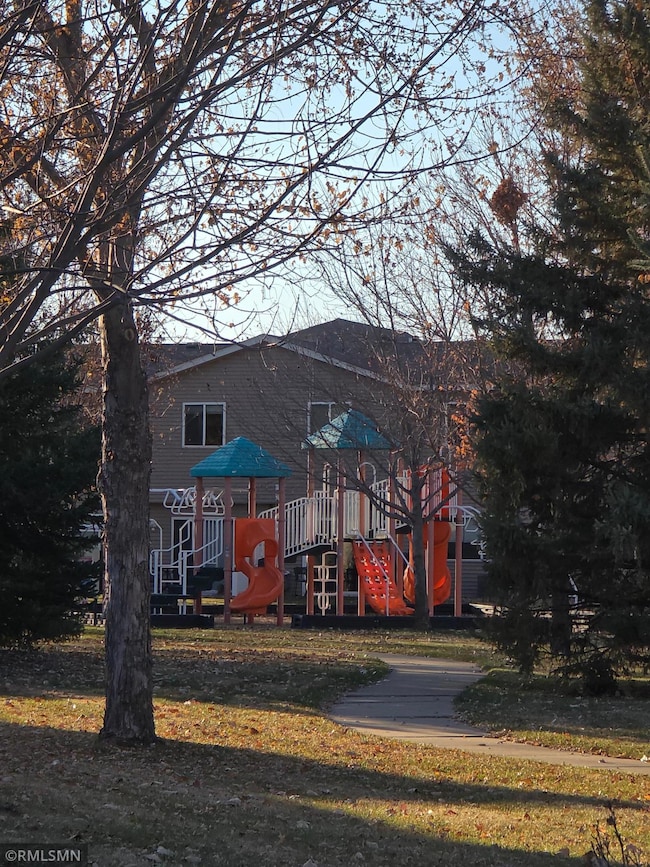 939 Cypress Rd unit 4, Saint Cloud, MN 56303 - photo 3