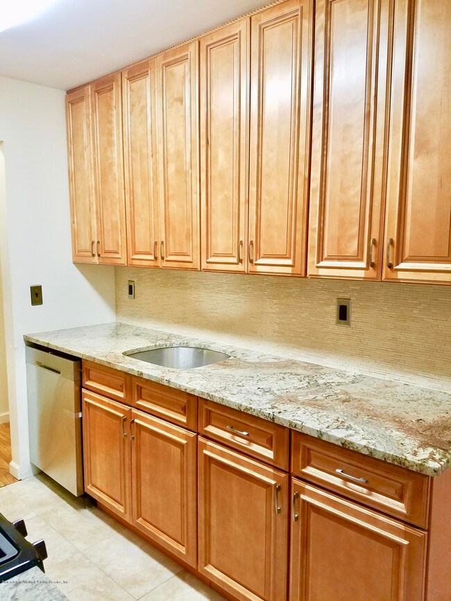 160 Devon Loop unit 1, Staten Island, NY 10314 - photo 4