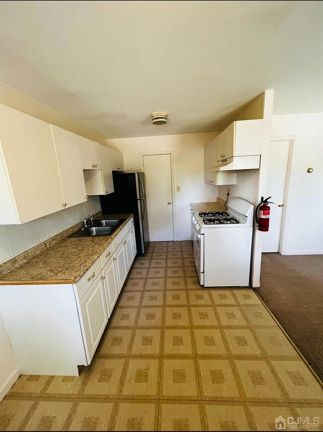 124 William St unit B, South River, NJ 08882 - photo 6