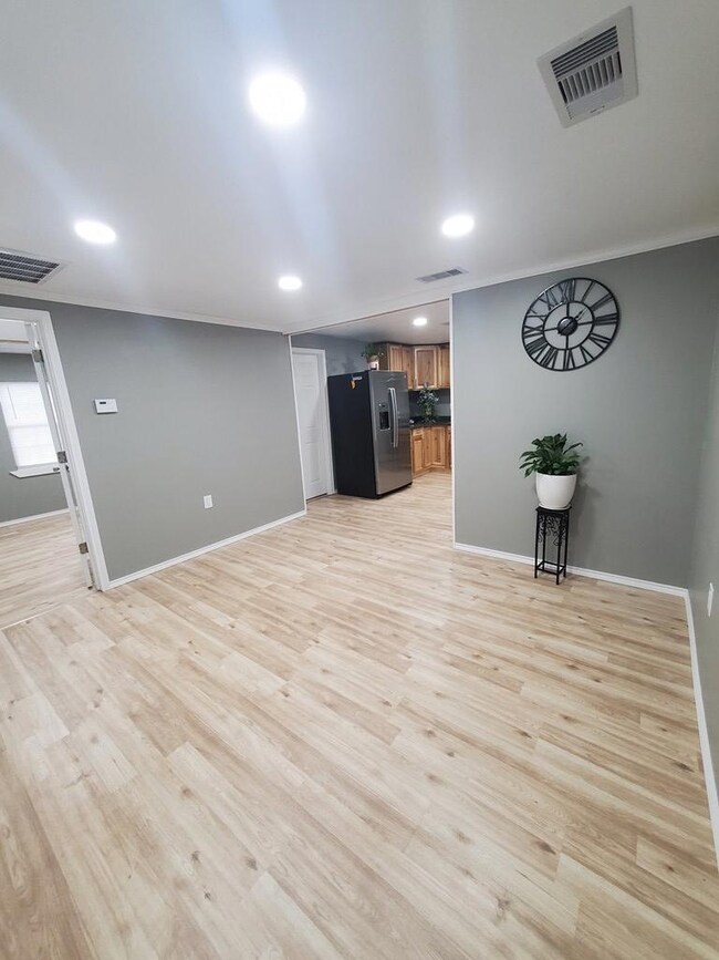 414 Sadler St, Nacogdoches, TX 75961 - photo 2