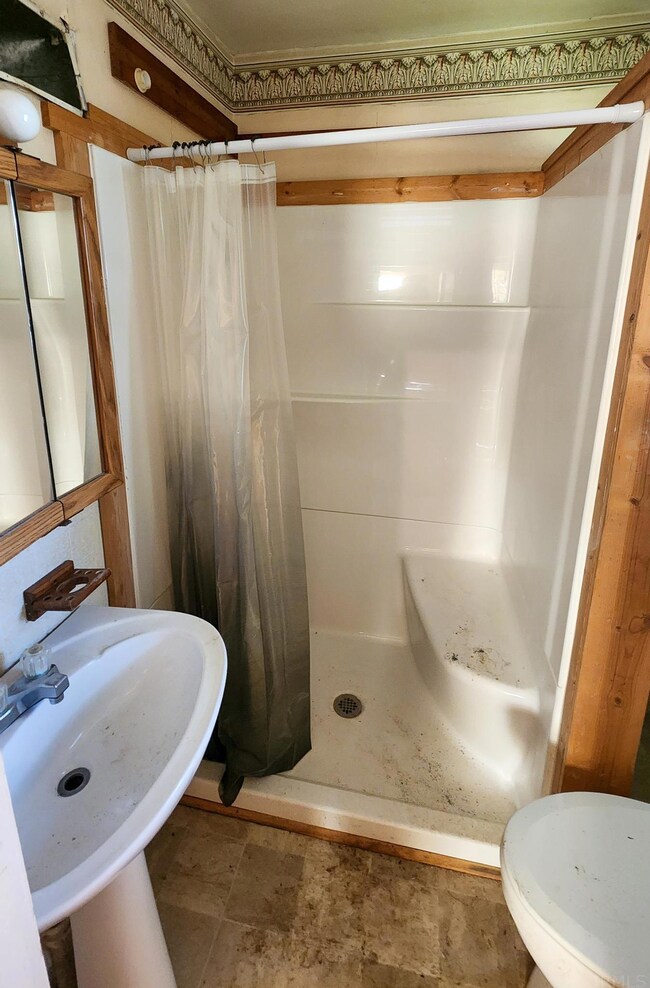 559 3rd St NE, Linton, IN 47441 - photo 6