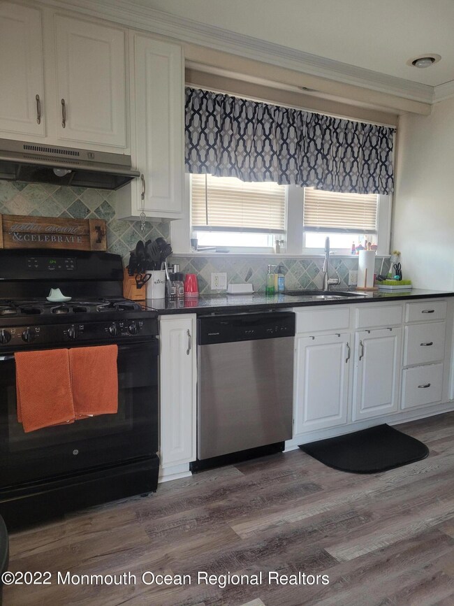 99 Chingarora Ave, Keyport, NJ 07735 - photo 4