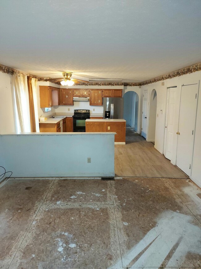 Family Rm to Kitchen