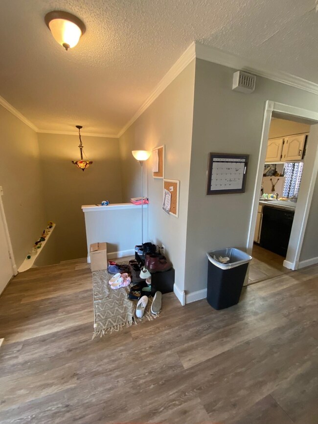 432 S Robin Entryway