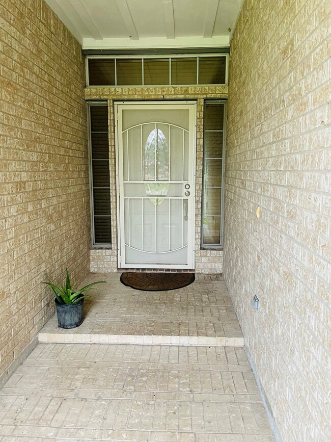 2620 Lone Oak Rd, Houston, TX 77093 - photo 2