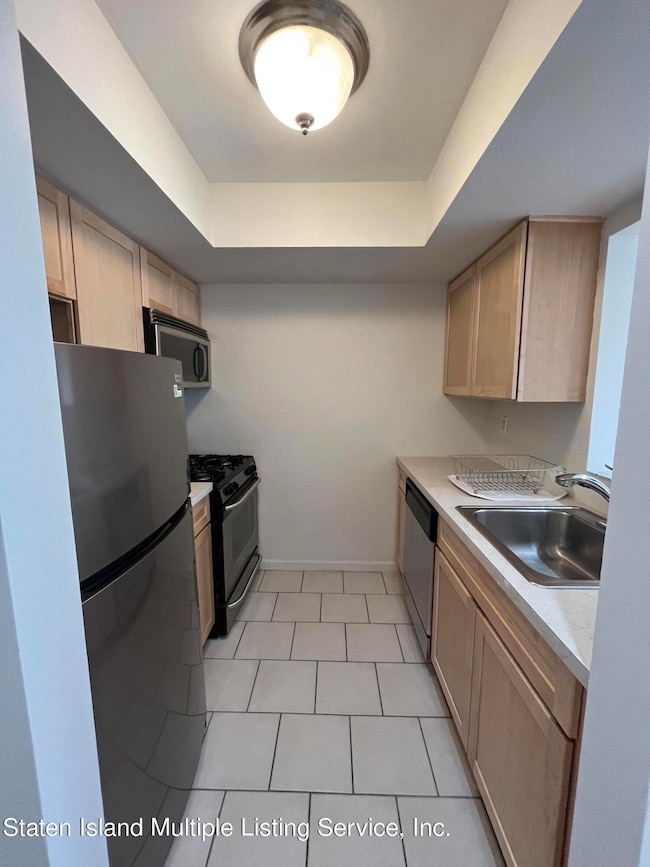 22 Francine Ct unit B, Staten Island, NY 10306 - photo 6