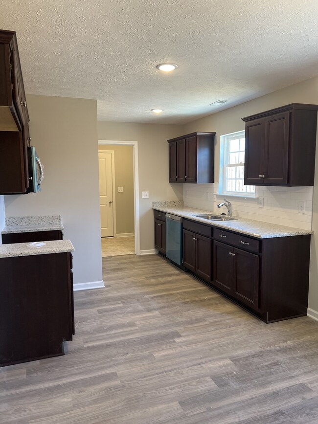 61 Timber Cir, Manchester, TN 37355 - photo 4