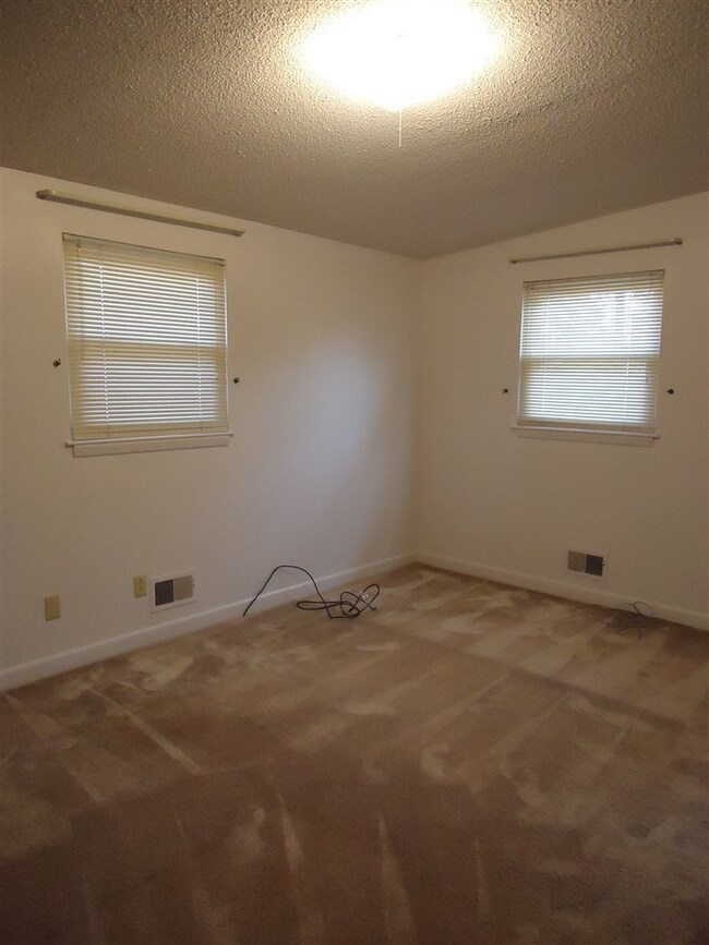 900 Vernon Dr, Jacksonville, NC 28540 - photo 4