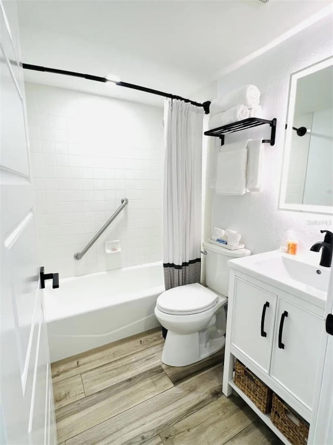 611 Destiny Dr unit 215, Ruskin, FL 33570 - photo 3