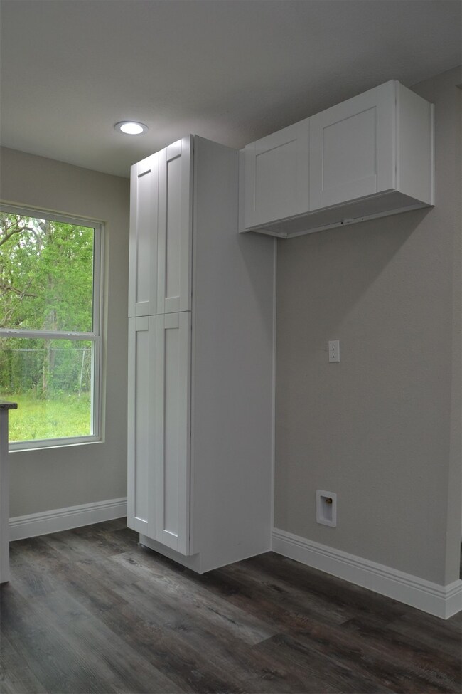 1013 Lucky St, Houston, TX 77088 - photo 7