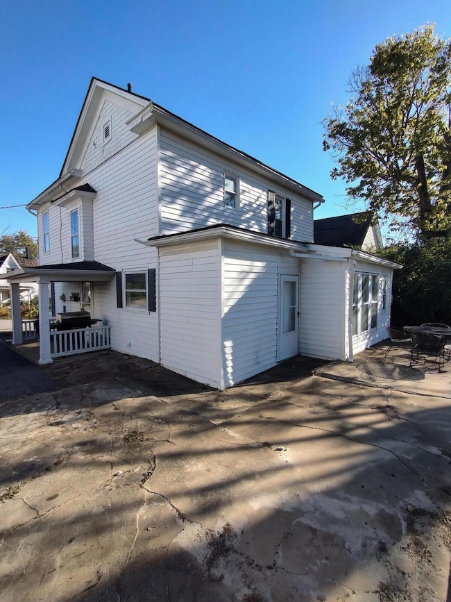 127 Mills Ave, Flemingsburg, KY 41041 - photo 4