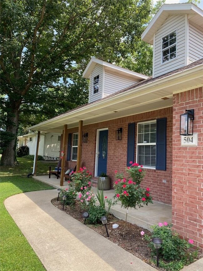 504 NW K St, Bentonville, AR 72712 - photo 2