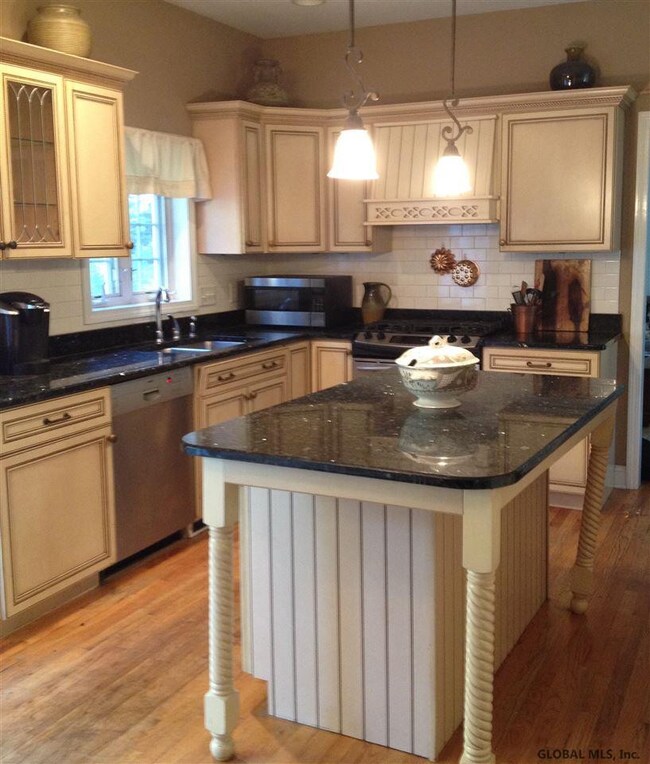 73 Cobble Hill Dr, Gansevoort, NY 12831 - photo 4