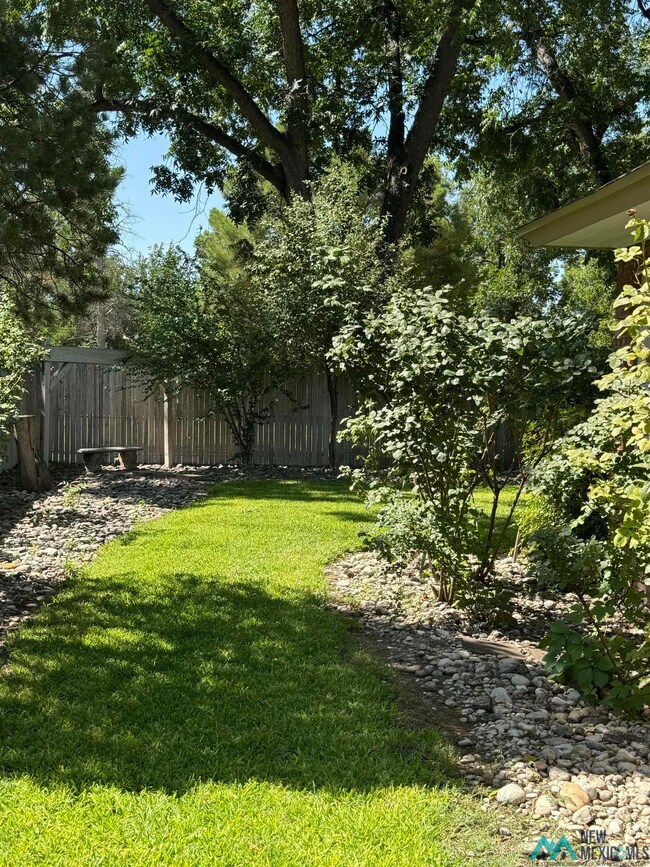 607 W Riverside Dr, Carlsbad, NM 88220 - photo 2
