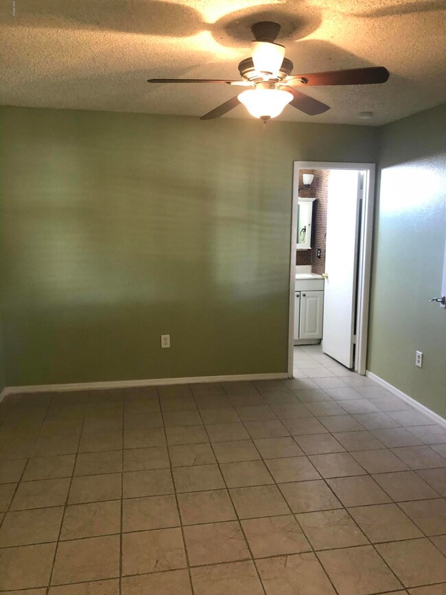 2626 N 50th Dr, Phoenix, AZ 85035 - photo 6