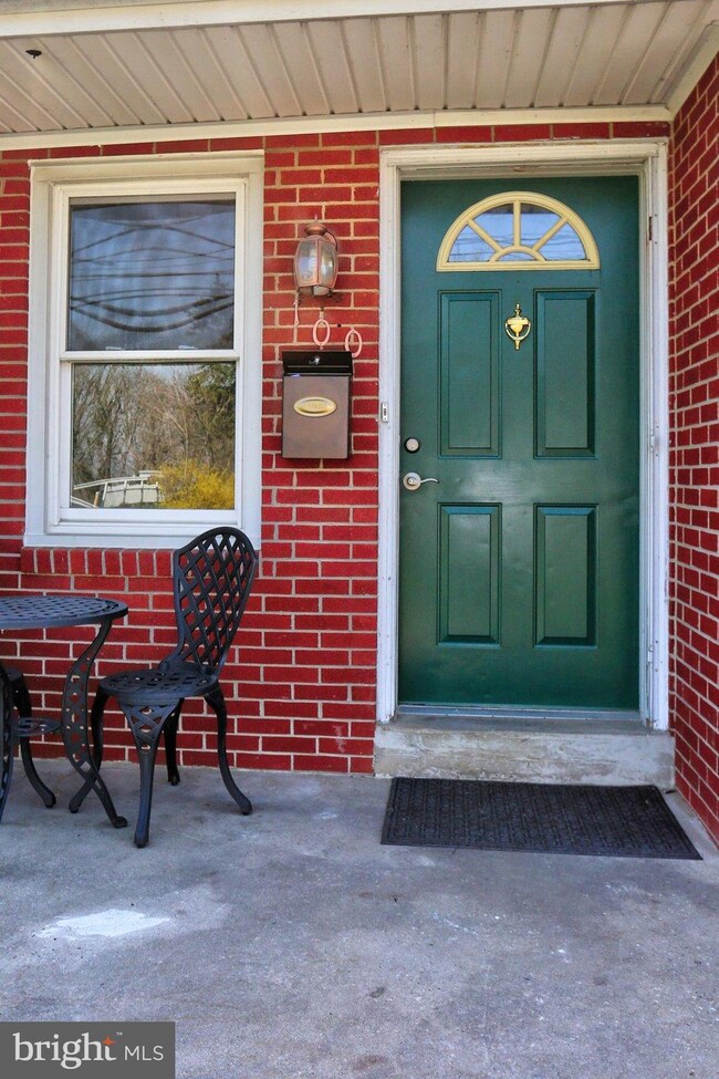 100 E Main St, Leola, PA 17540 - photo 2