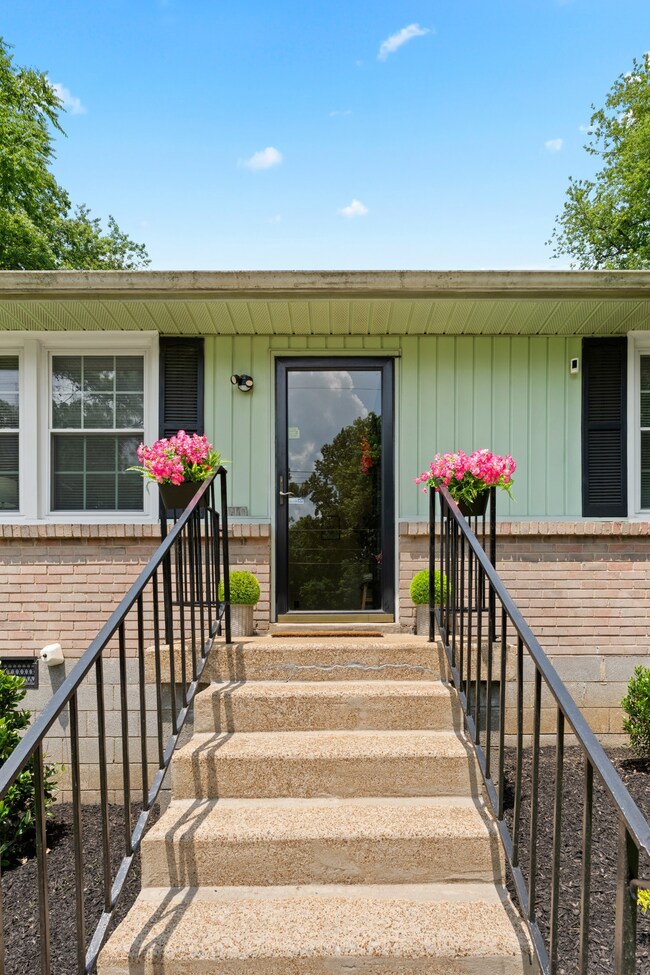 110 Rainbow Cir, Columbia, TN 38401 - photo 3