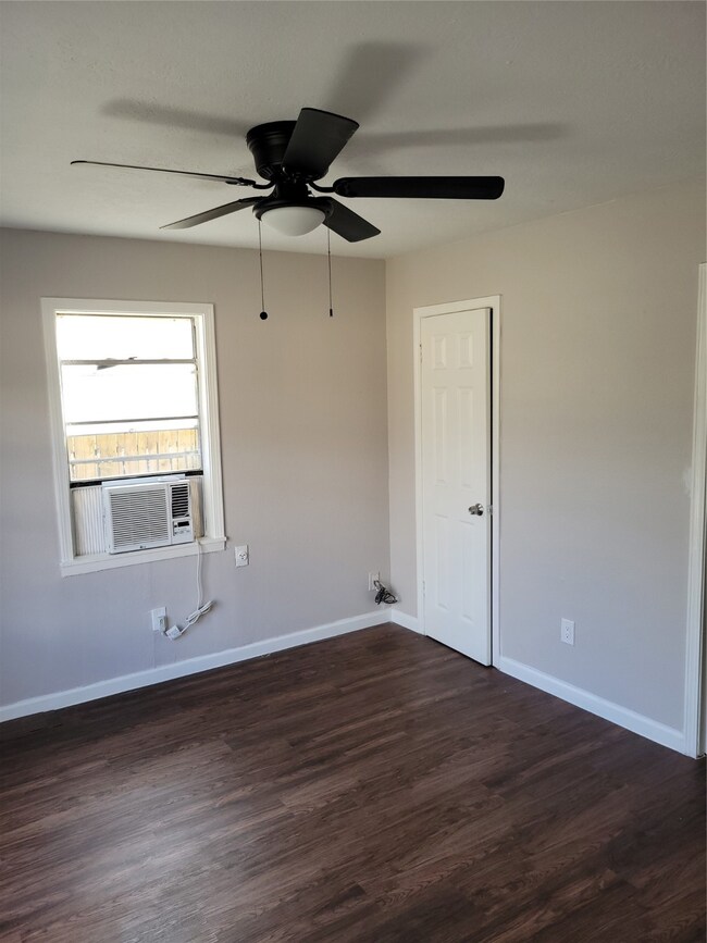 9319 Kelburn Dr unit 1, Houston, TX 77016 - photo 3