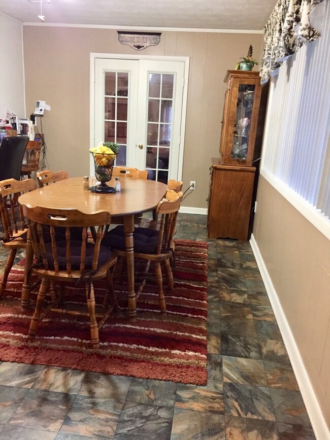 Dining/kitchen
