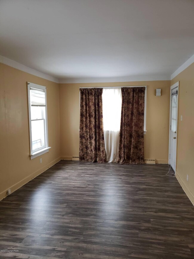 1128 N 5th St unit Front, Stroudsburg, PA 18360 - photo 4