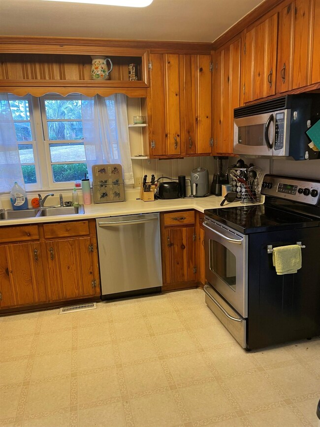 758 Winchester Cir, Macon, GA 31210 - photo 2